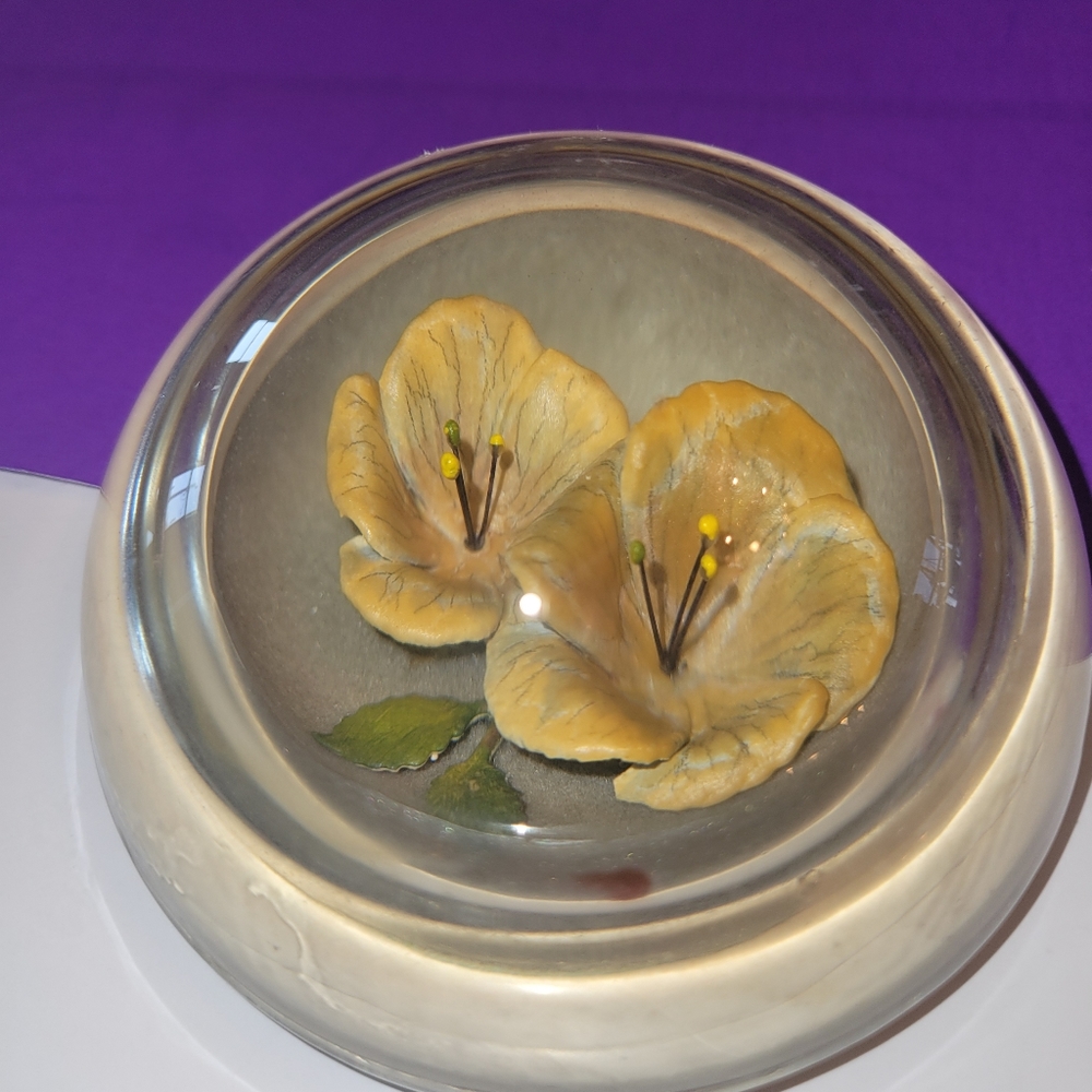 VINTAGE CRYSTALLO PAPERWEIGHT